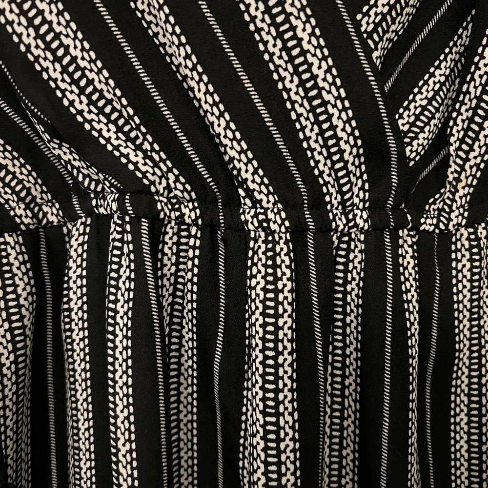 flowy patterned jumpsuit 〰️ - Picture 2 of 3